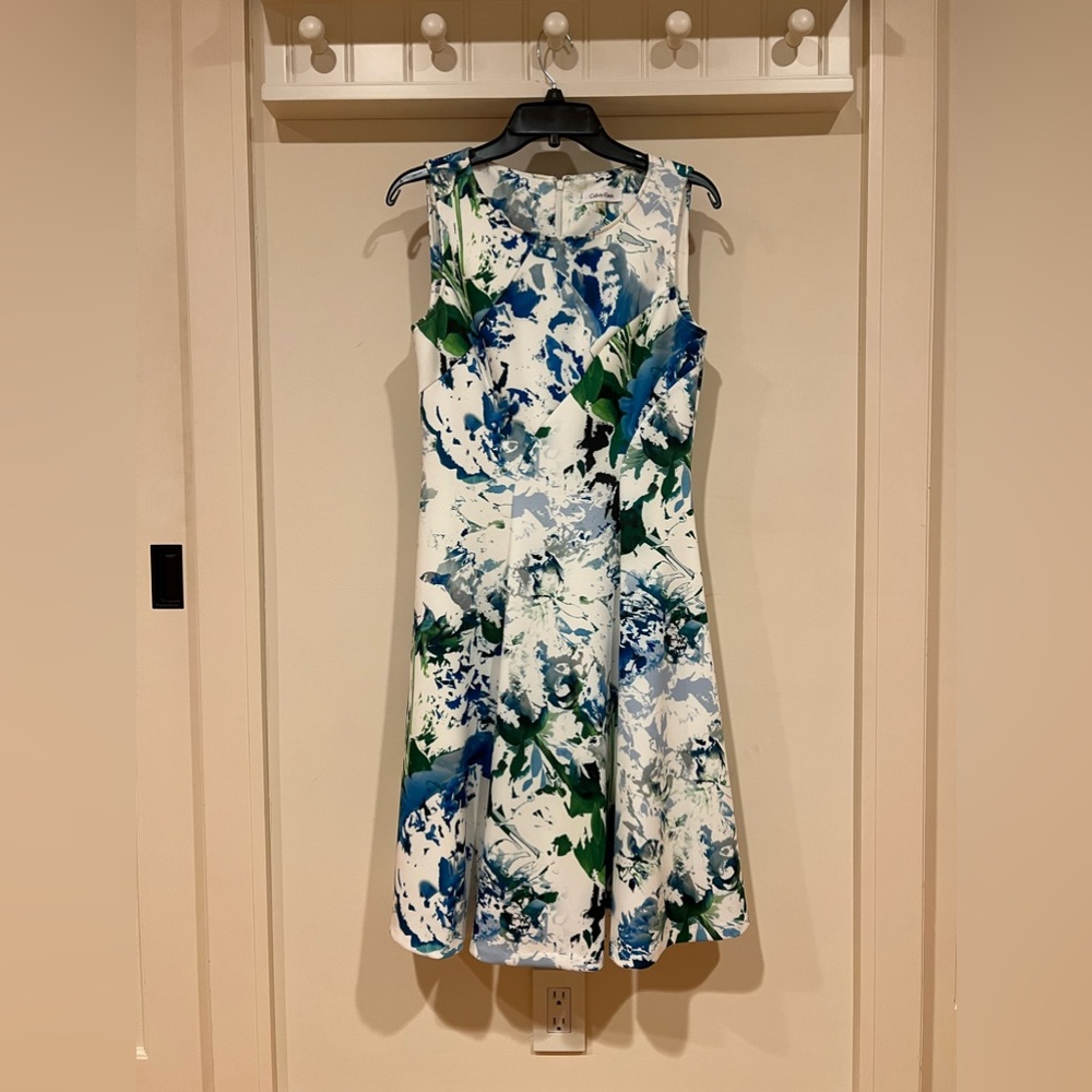 NWOT Calvin Klein Blue Green and White Floral Dress Size 8
